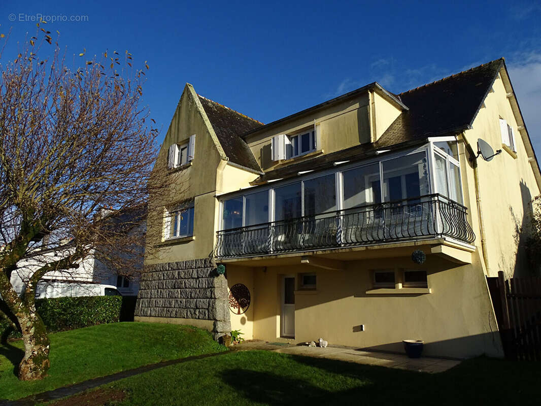 Maison à MAEL-CARHAIX