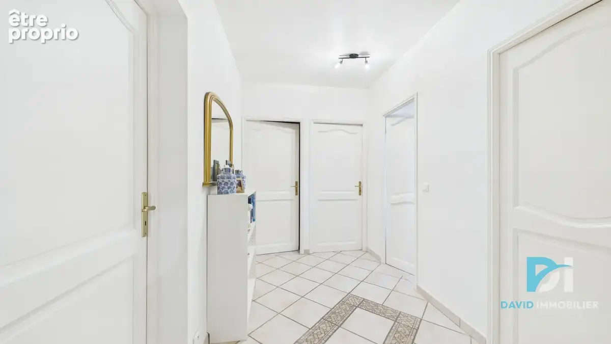 Elégante villa avec piscine sur les hauteurs - 4 chambres 164 m2 sur 610 m2 de terrain - photo 15