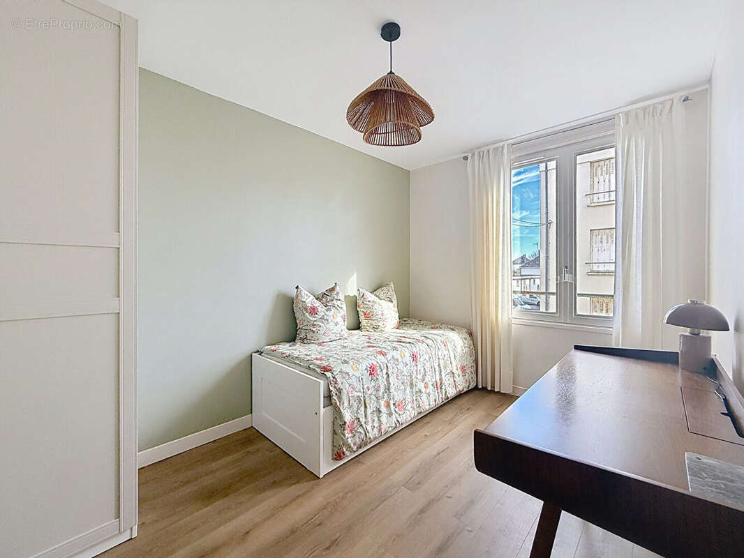 À vendre - Bel appartement T4 rénové à Saint-Avertin - photo 5