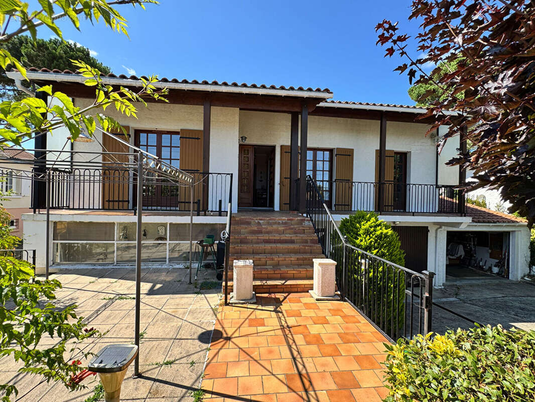 AU CALME - Maison familiale aux beaux volumes avec appartement & double garage - photo 4