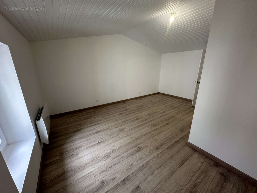 Maison à LA ROCHE-CHALAIS