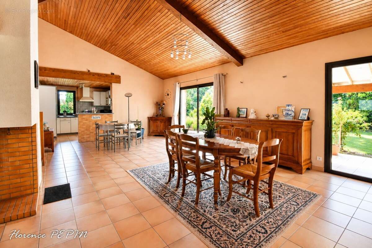 Maison d'architecte avec dépendance, étang et plus de 3,3 hectares de nature à 10 minutes de Pornic - photo 6