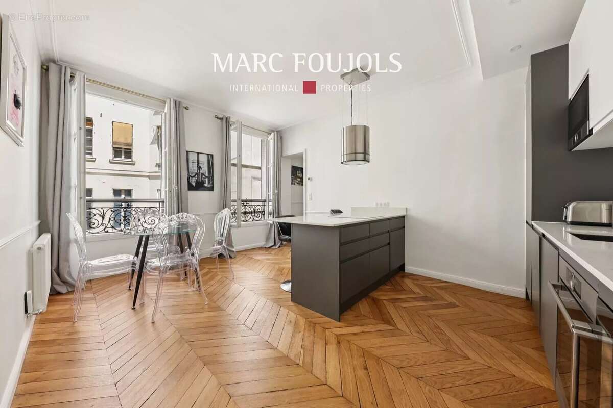 Appartement à PARIS-8E