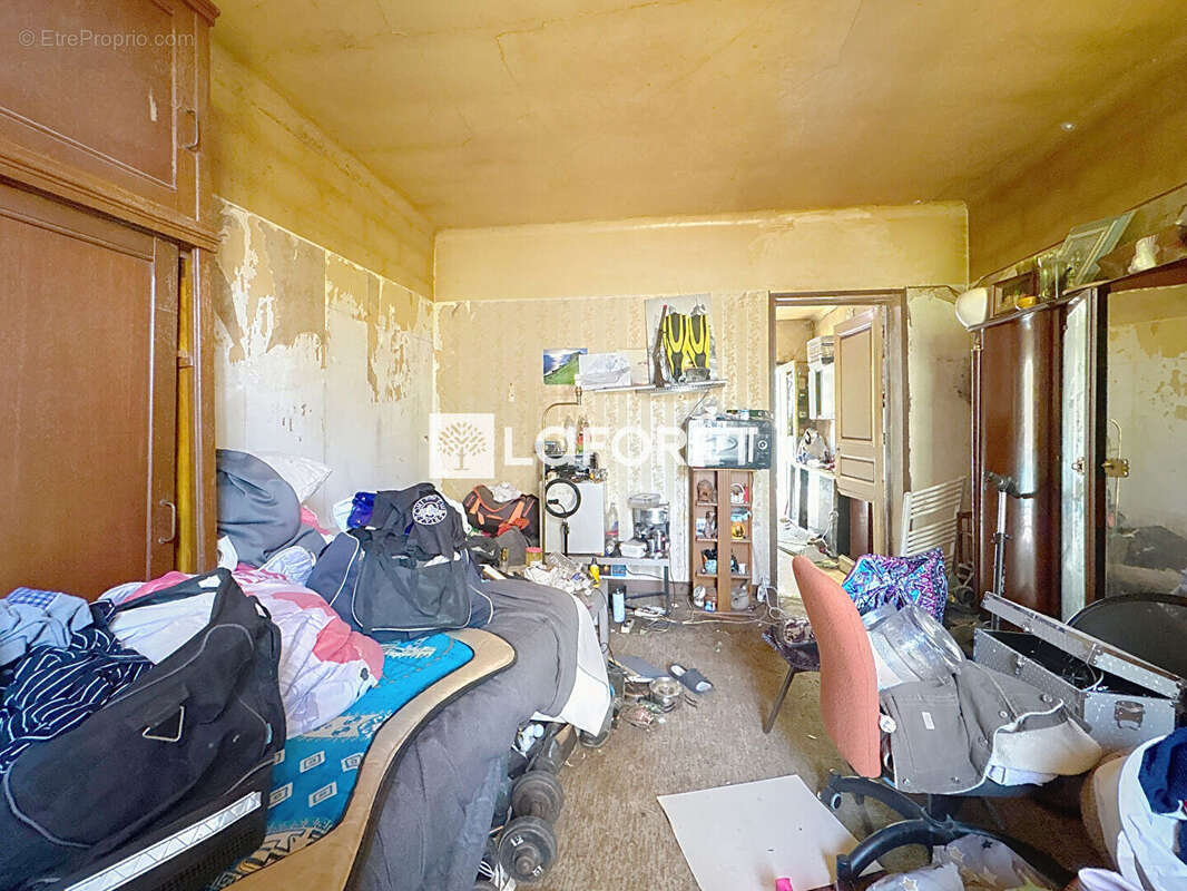 Terrain constructible de 557m² avec maison de 60m² à Bagnolet - photo 4