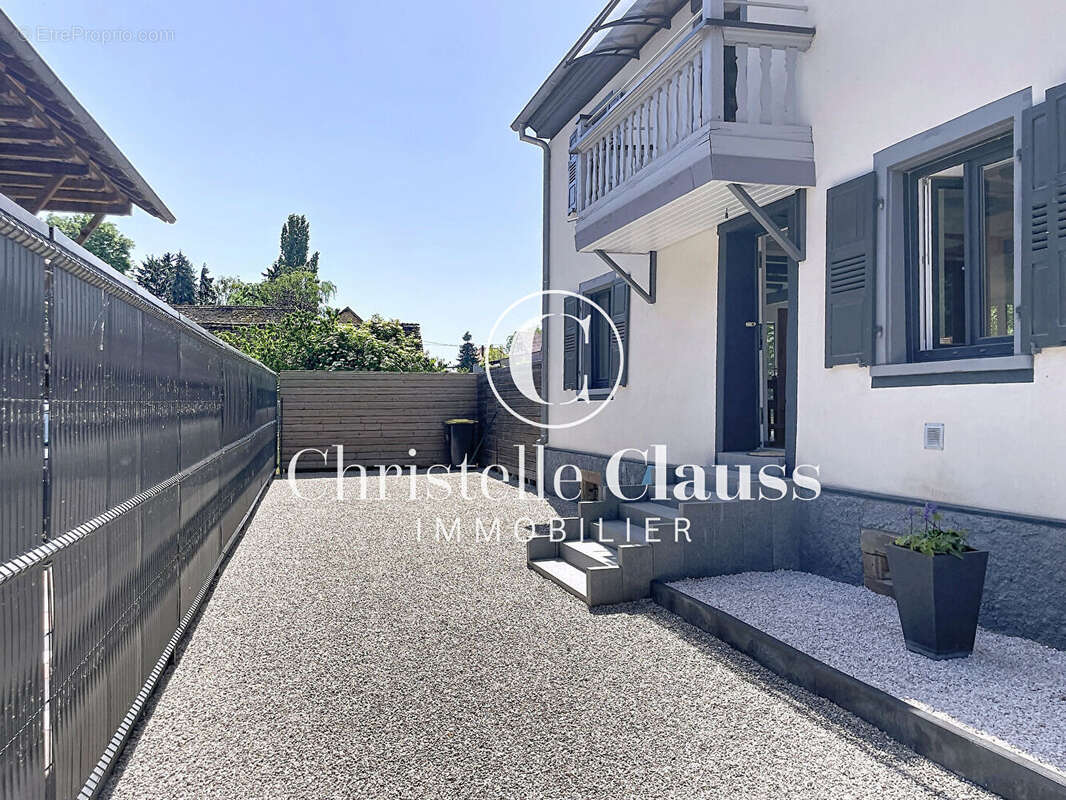 Unique 5-Room House in Berstett 150 m² - photo 2