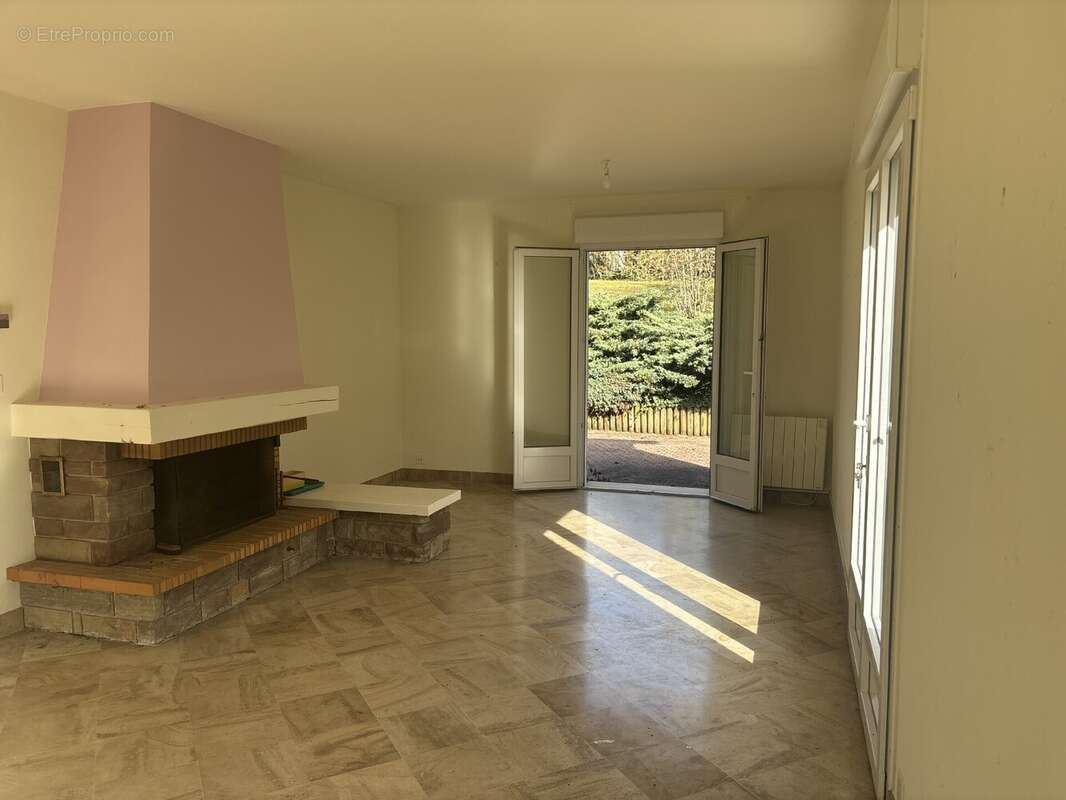 Maison à VELAINE-EN-HAYE