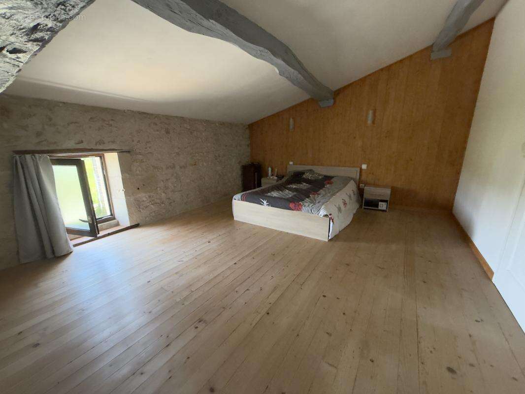Maison à EPARGNES