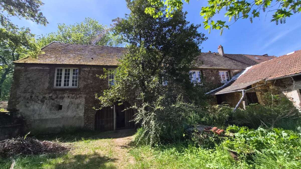 T10, 285 m², combles 100 m², dépendances, terrain 1124 m² - photo 4