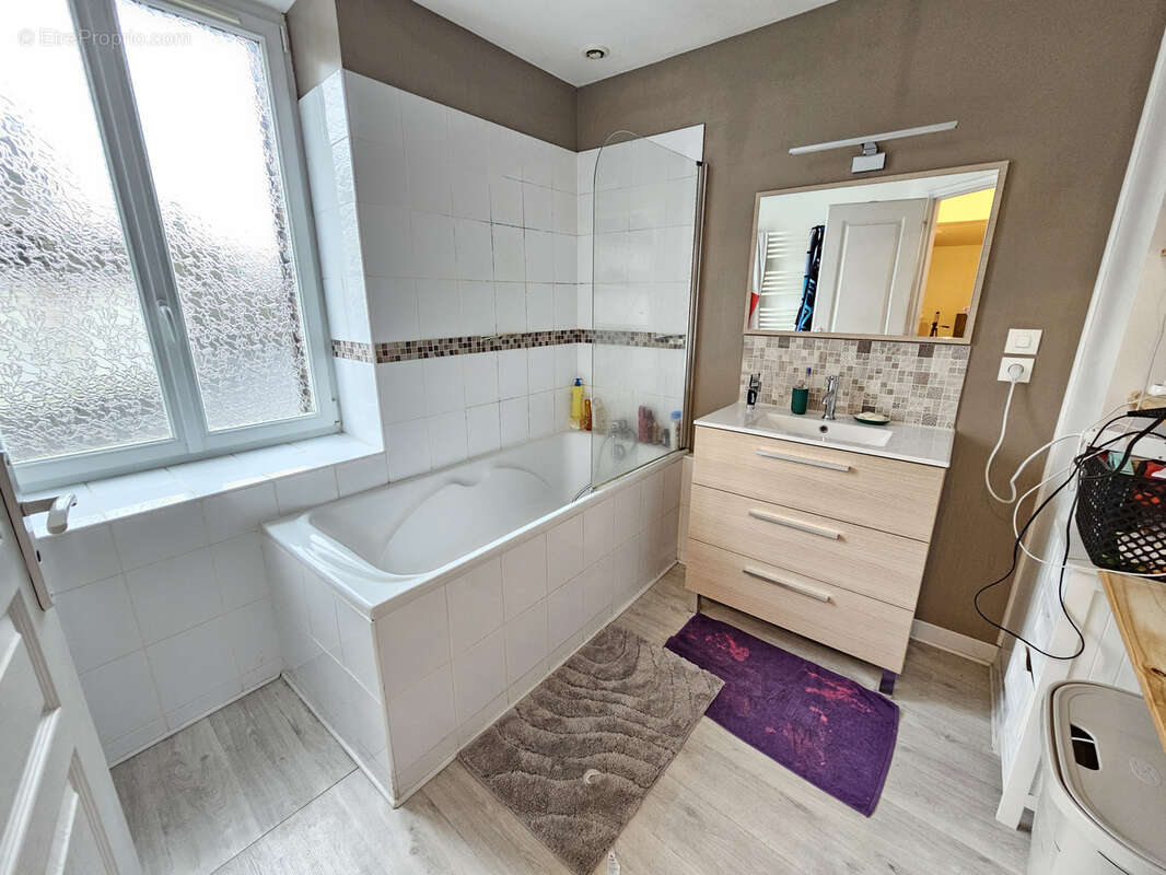 Maison à SAINT-GEORGES-DES-GROSEILLERS