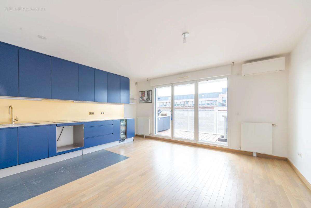Appartement à COURBEVOIE