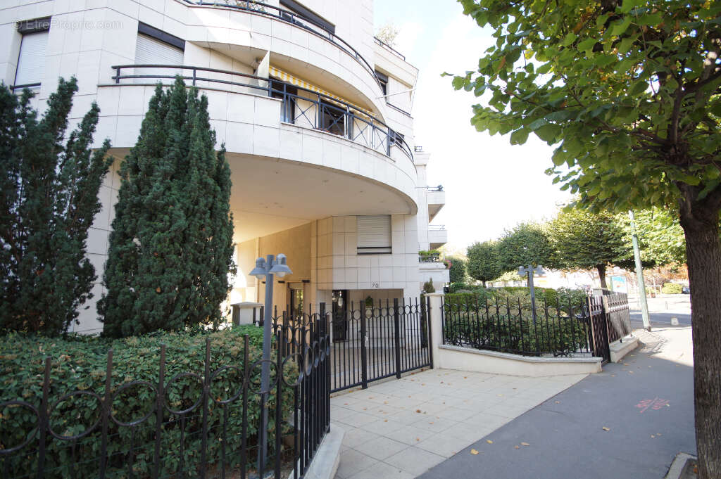 Appartement à LA GARENNE-COLOMBES