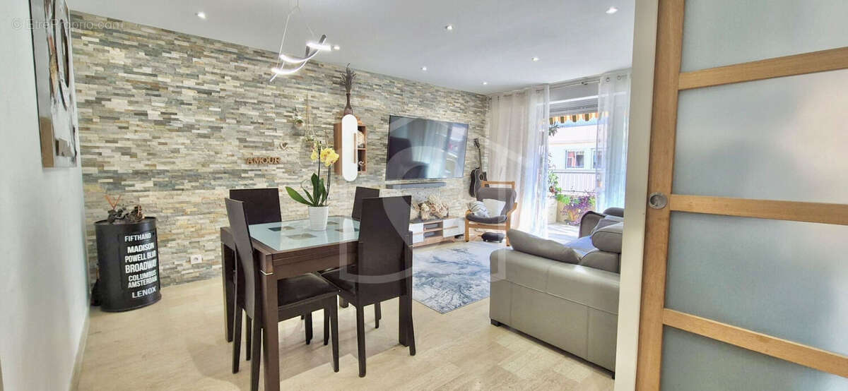 Appartement à VALLAURIS