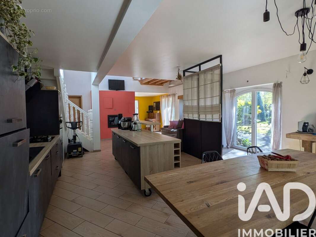 Maison 335 m² à Saint-Pierre-De-Semilly  - photo 2