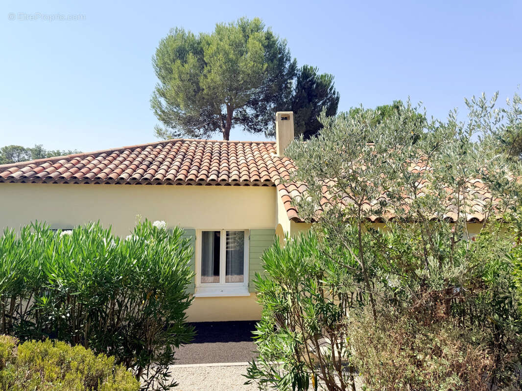 EXCLUSIVITE Bagnols en Foret Villa individuelle 4 pièce(s) 110m2 env Terrain 2500m2 env Piscine Garage - photo 4