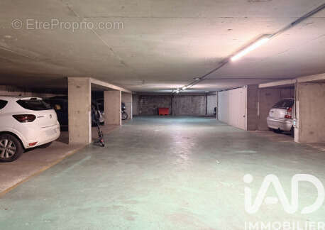 Photo 3 - Parking à PARIS-20E