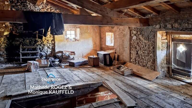 Maison à rénover avec grange en pierre, source et 7 000 m² de terrain - Saint Gervais Sous Meymont (63) - photo 12