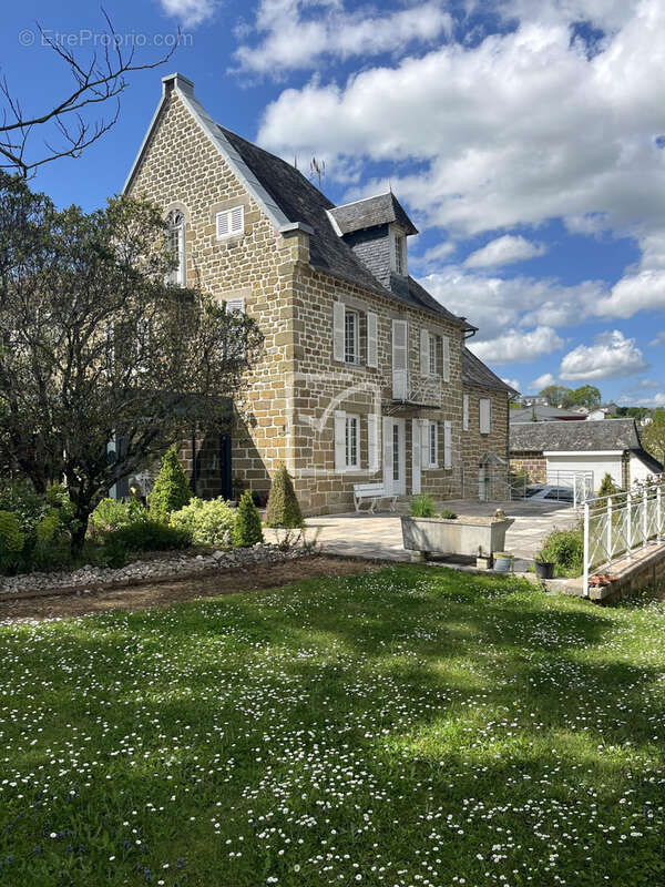 Maison à OBJAT