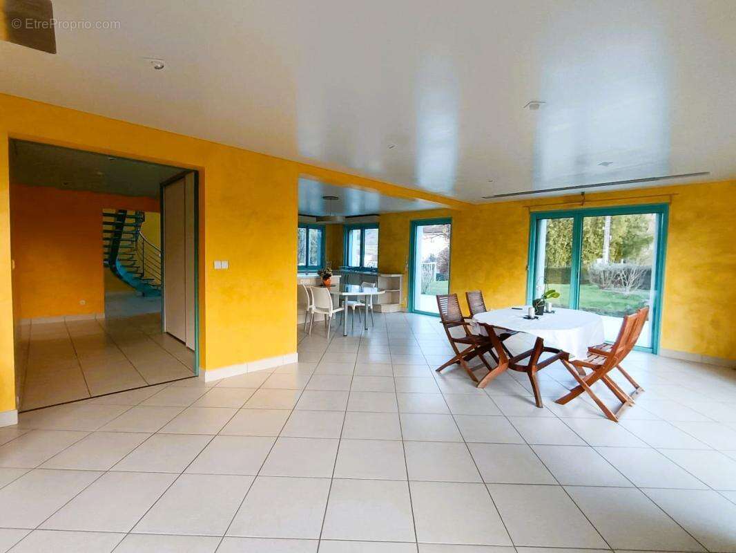 Maison à MEILLONNAS