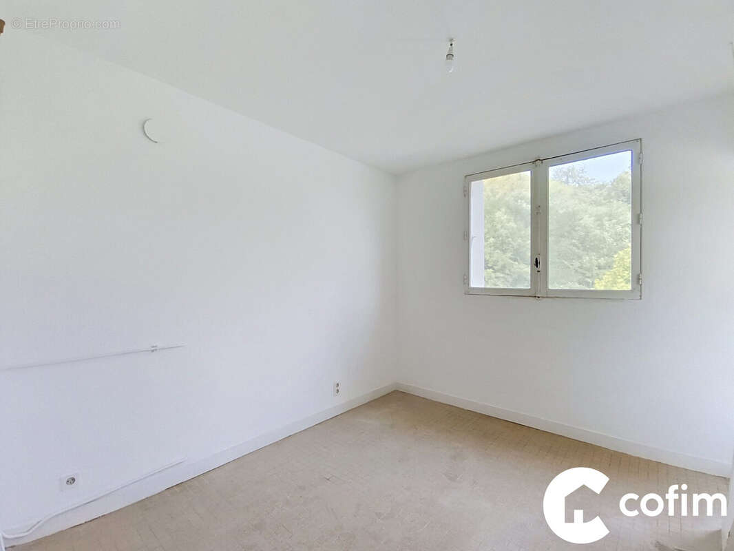 Appartement 69 m² à Gelos  - photo 5