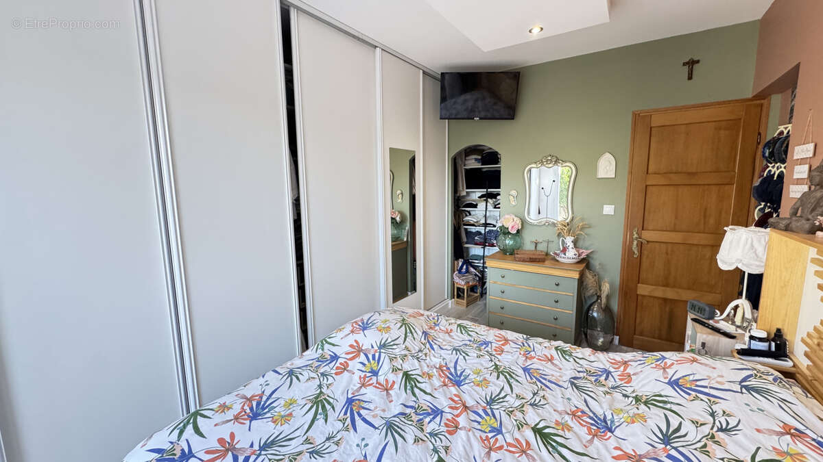 Maison à SAINT-LAURENT-DE-LA-SALANQUE