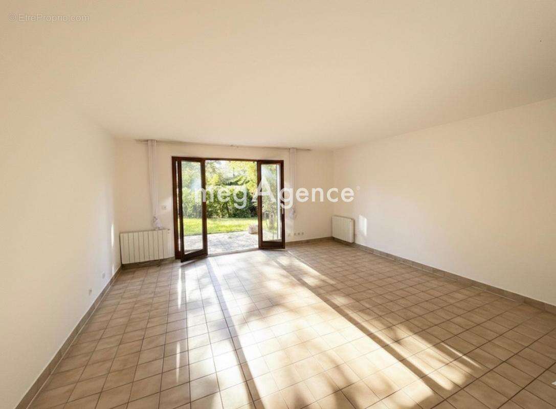 Maison à SAINT-NOM-LA-BRETECHE