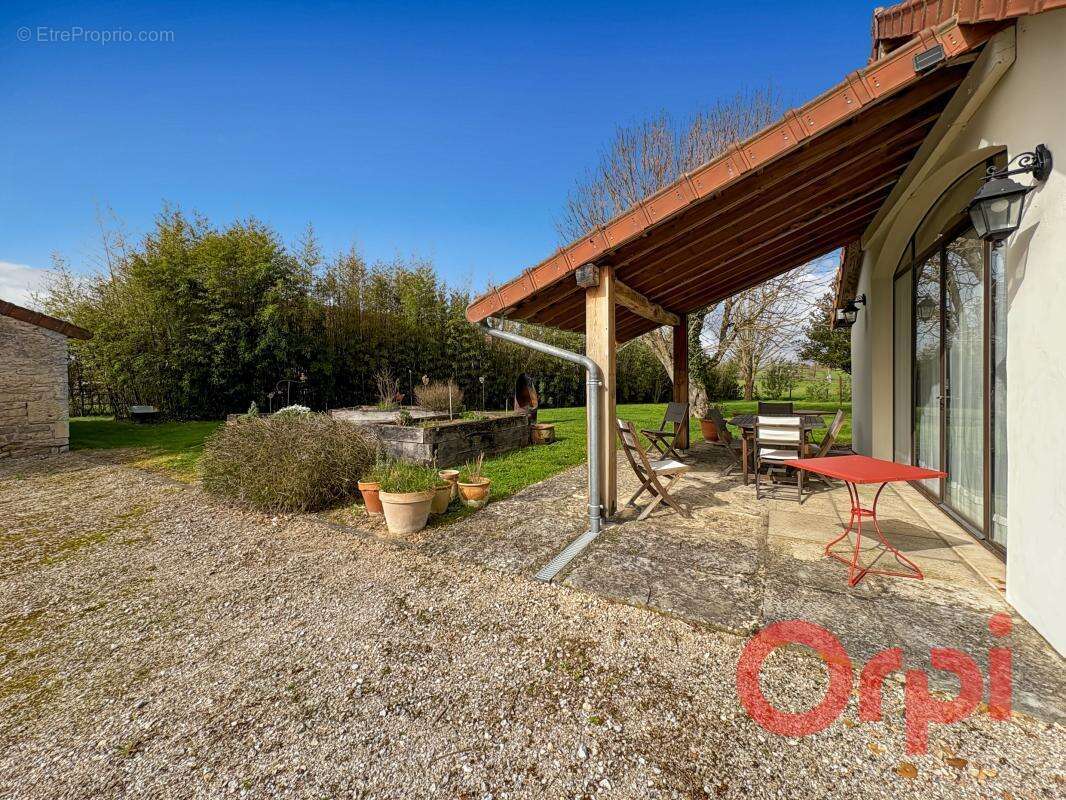 Maison à NEUILLY-EN-DUN