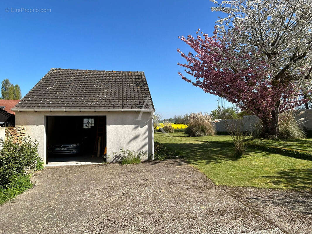 Maison à CHATRES