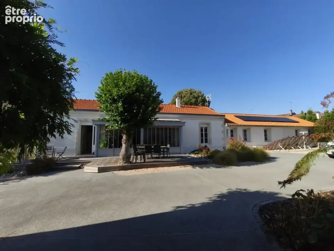 Maison de plain pieds à vendre - centre ville de Surgères - photo 19