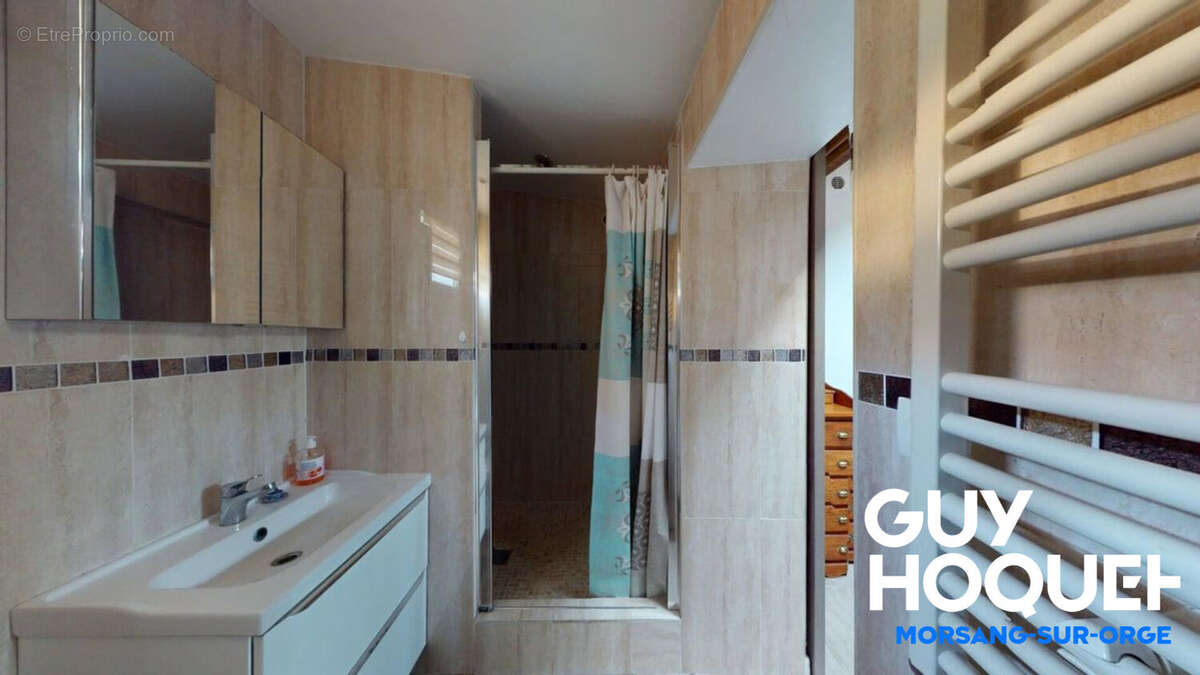 Maison à SAINTE-GENEVIEVE-DES-BOIS