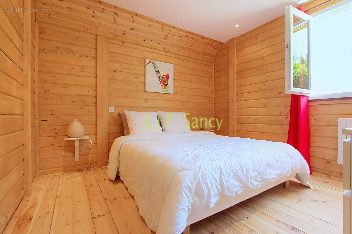 Maison à CHAMBON-SUR-LAC