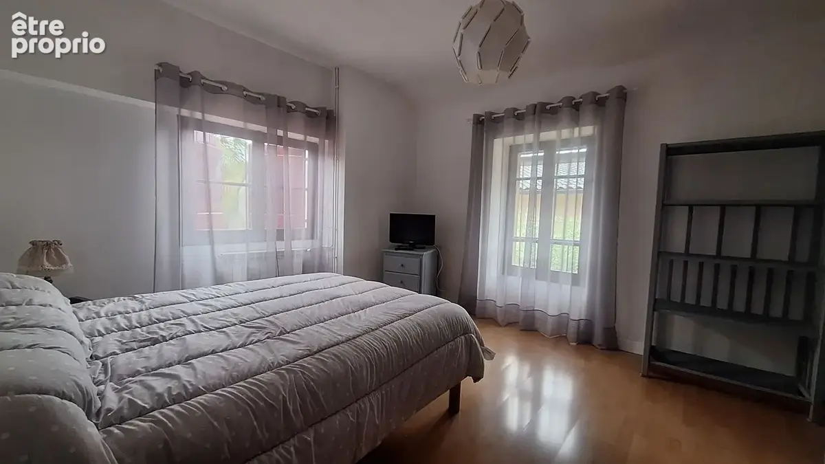 Maison familiale aux beaux volumes, avec piscine et extérieur - photo 14