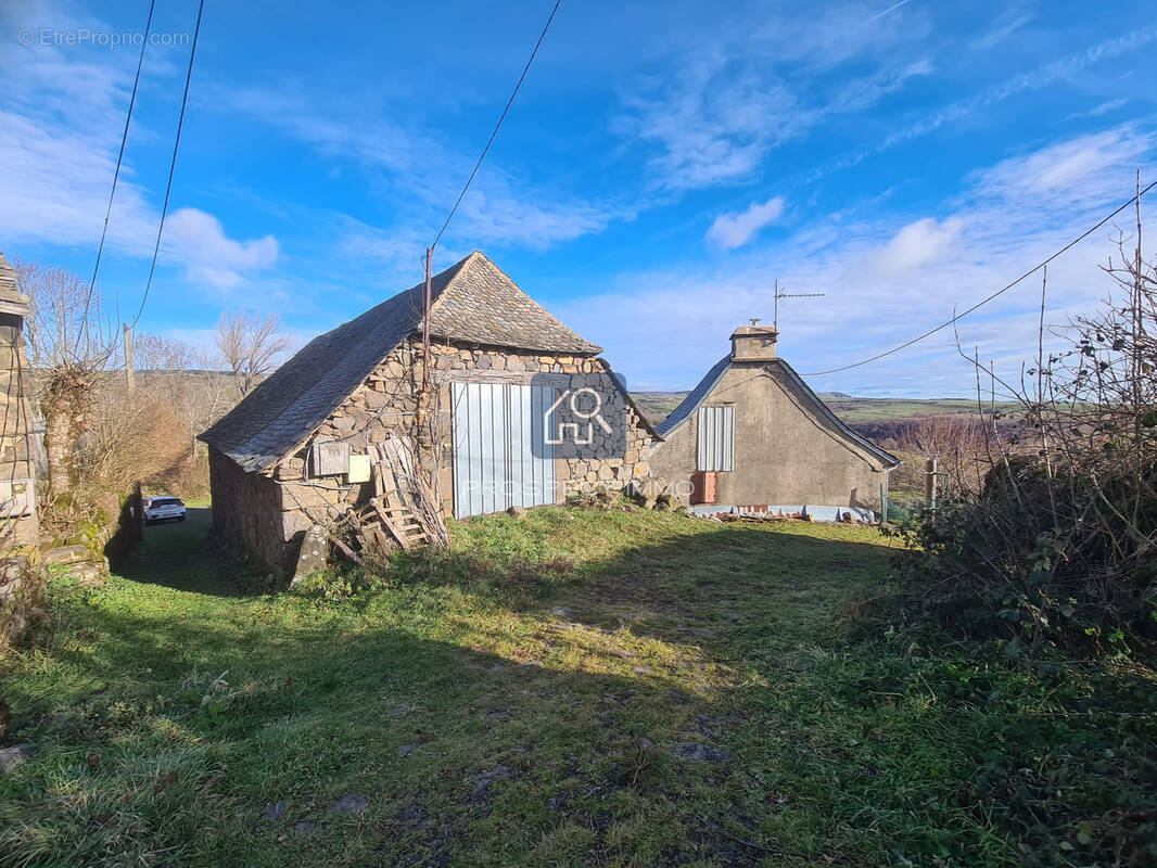 Grange à rénover avec vue sur l'Aubrac - photo 4