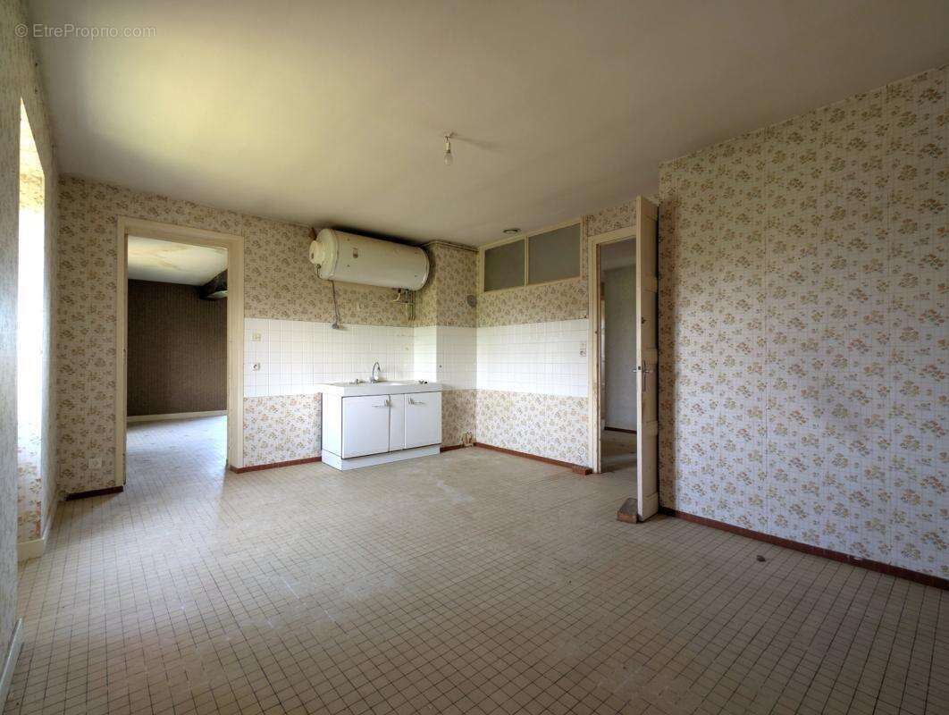 Maison 306 m² - 3 logements + 3 garages - Chassigny-sous-Dun (71) - photo 8