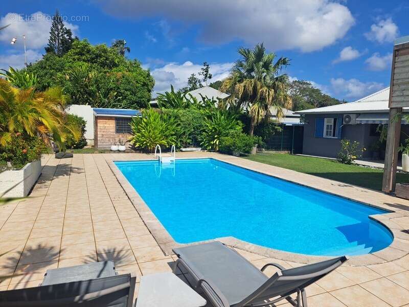 Maison à BAIE-MAHAULT