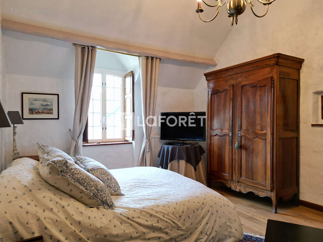 Maison à VERNEUIL-LE-CHATEAU