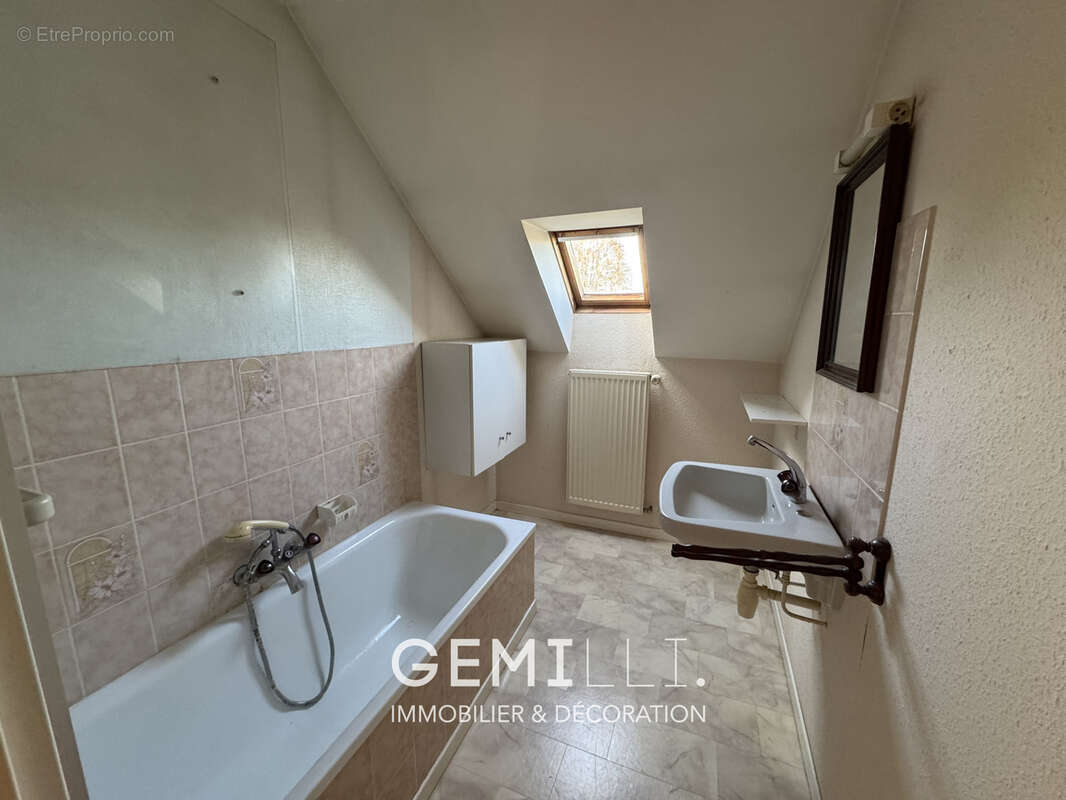 Maison à STEINBRUNN-LE-BAS