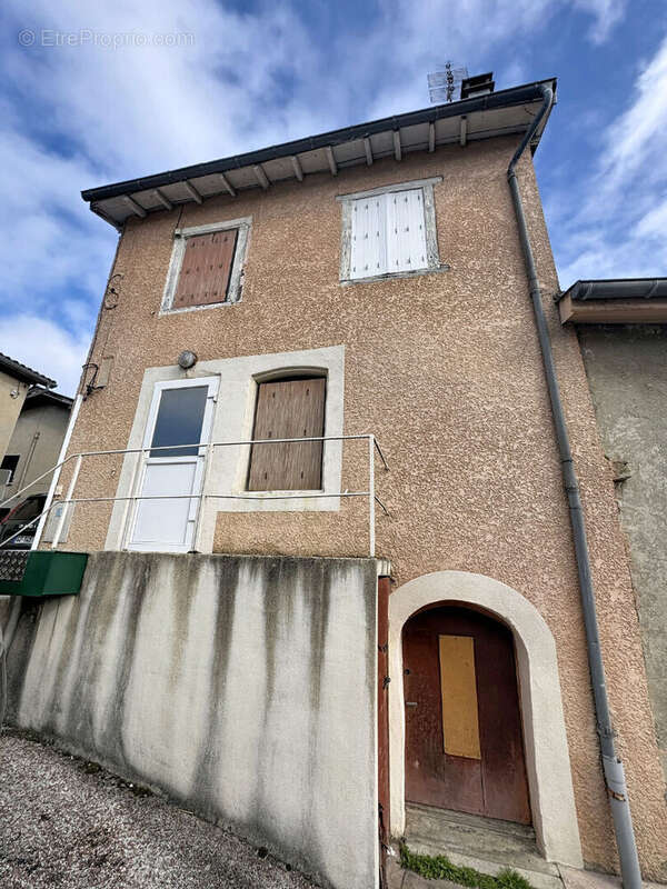 Appartement à SAINT-JEAN-DE-BOURNAY
