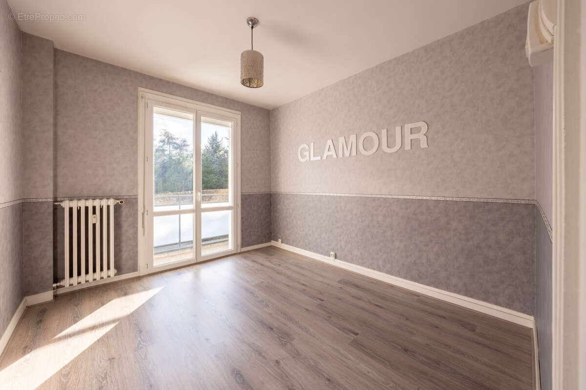 Appartement à SAINT-PRIEST-EN-JAREZ