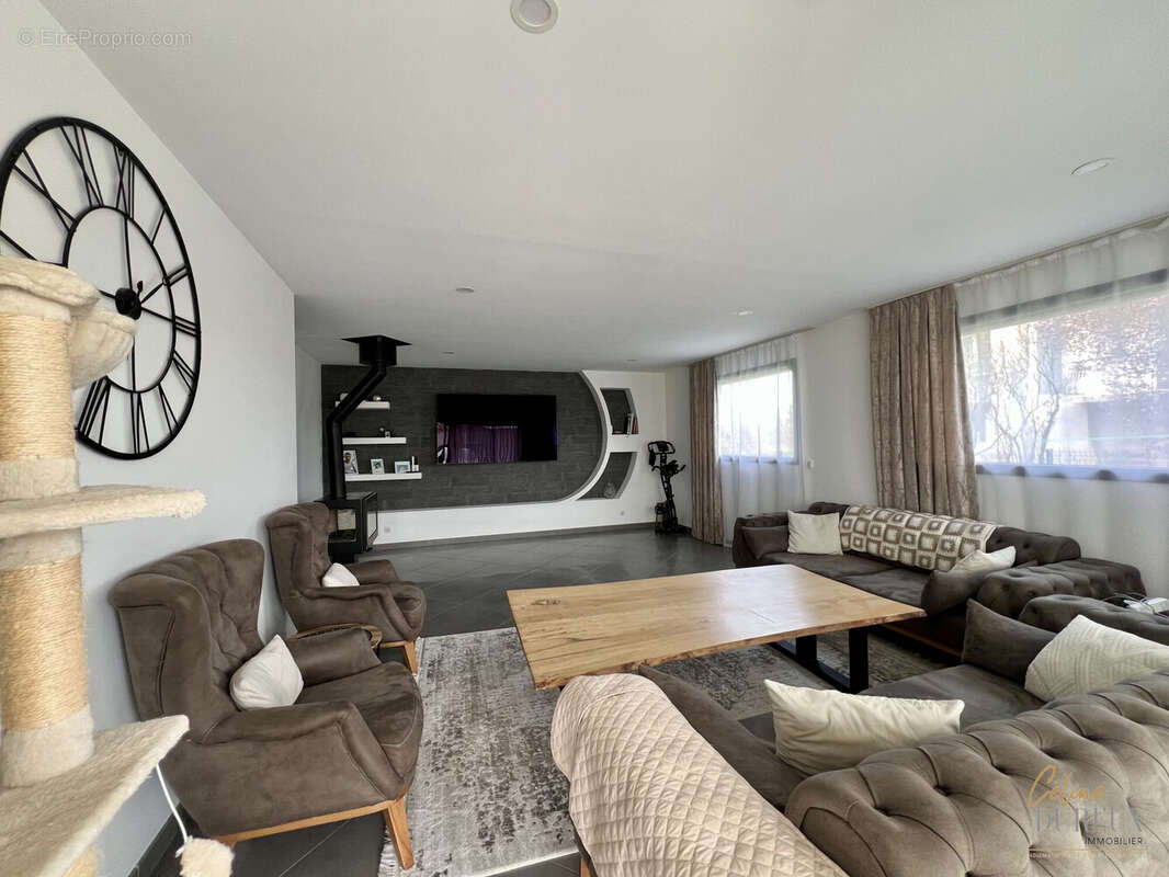 Maison à BAGE-LE-CHATEL