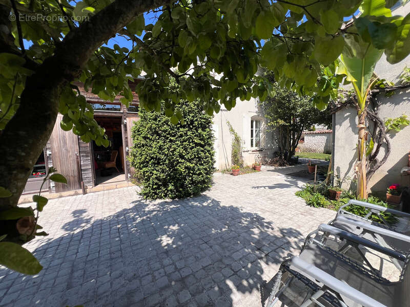 Maison à GENSAC-LA-PALLUE