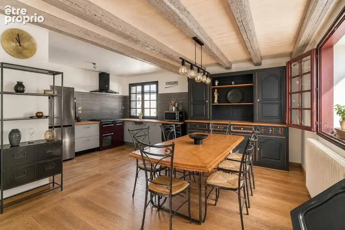 Maison 10 pièces 300 m² · à Doussard · 300 m² · 695 000 €