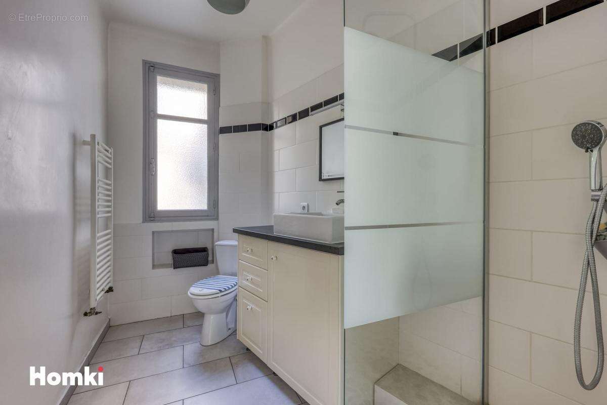 À vendre F2- Vivre Le Mourillon à pied : L'élégance d'un premier étage clé en main à Toulon 83000, Rue Joseph Cesari - photo 3