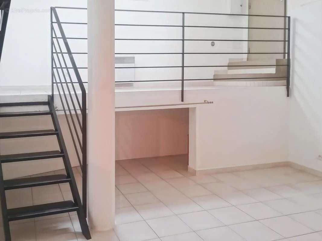 Appartement à VILLENEUVE-LES-AVIGNON