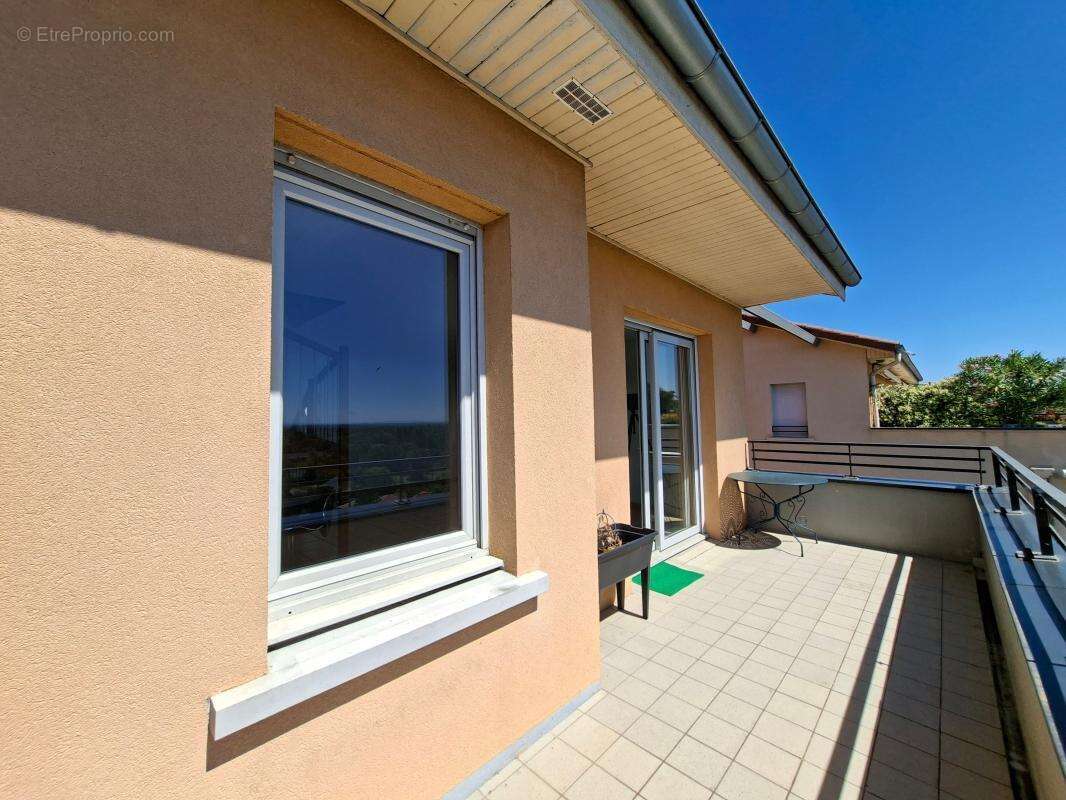 Appartement à NEYRON