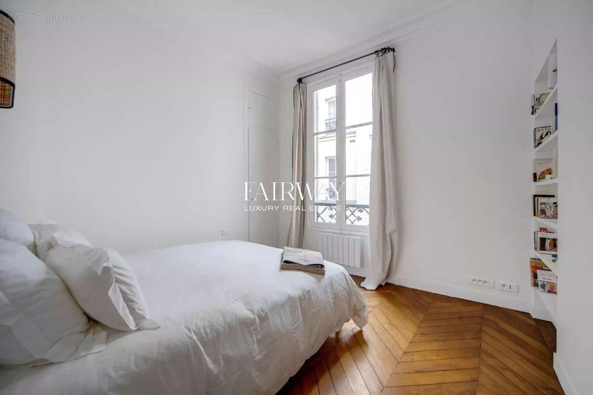 Appartement à PARIS-1E