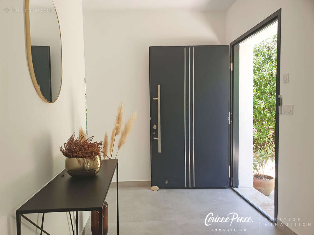 Nîmes, élégance contemporaine de plain pied Corinne Ponce immobilier - photo 6