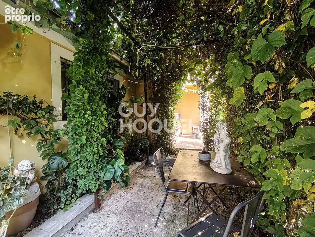 Carpentras - Maison 1920 - 6 pièces - 143 m² - Jardin et Piscine - Stationnement - photo 6