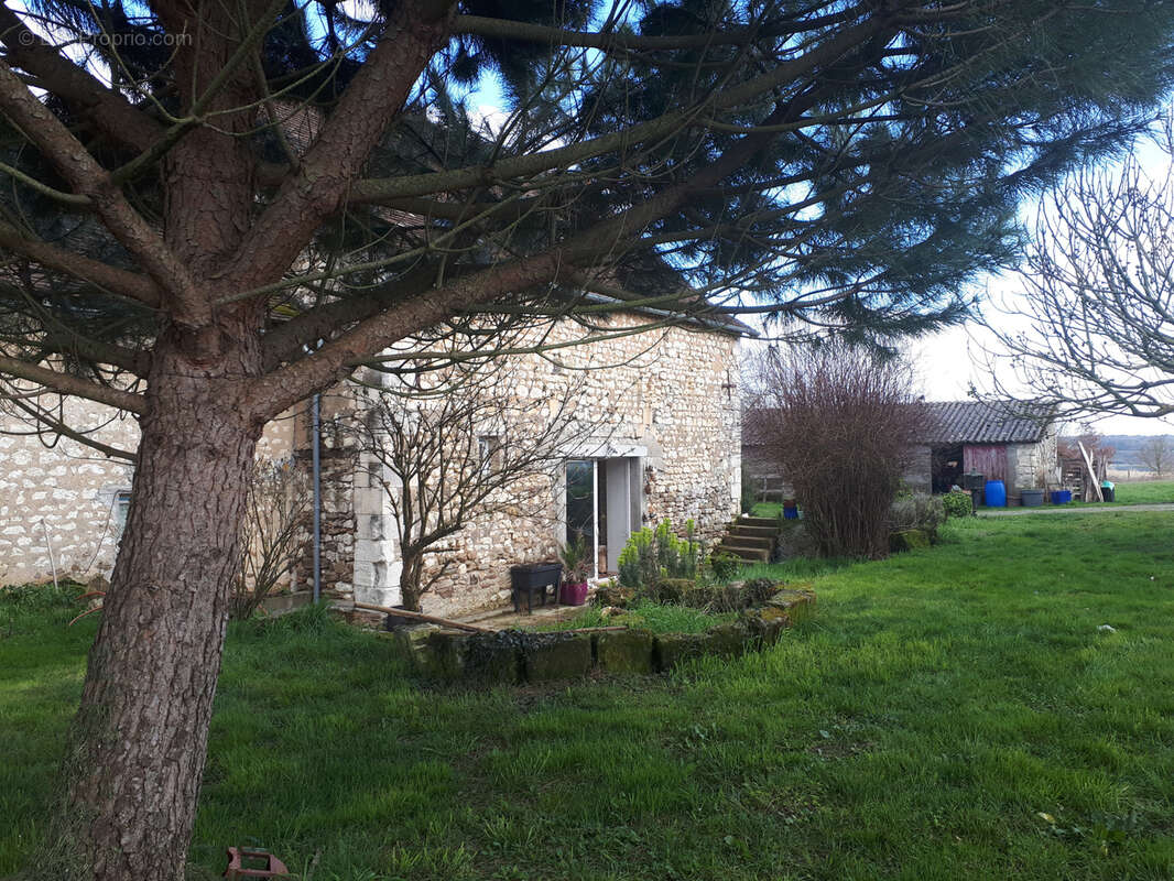 Maison à VAUX-SUR-VIENNE