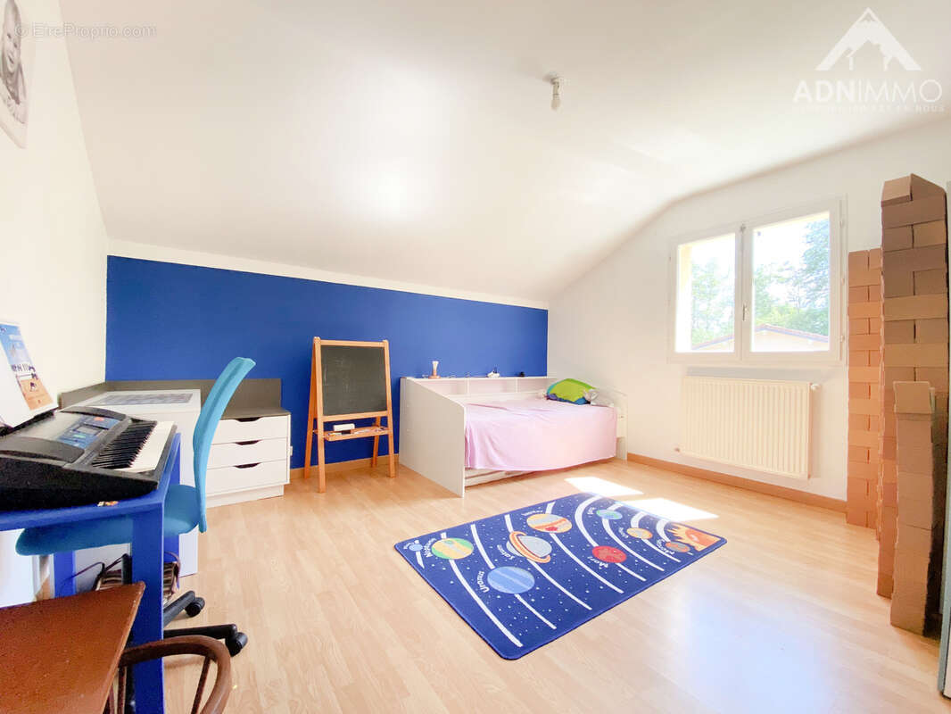 Maison à SAINT-GENIS-POUILLY