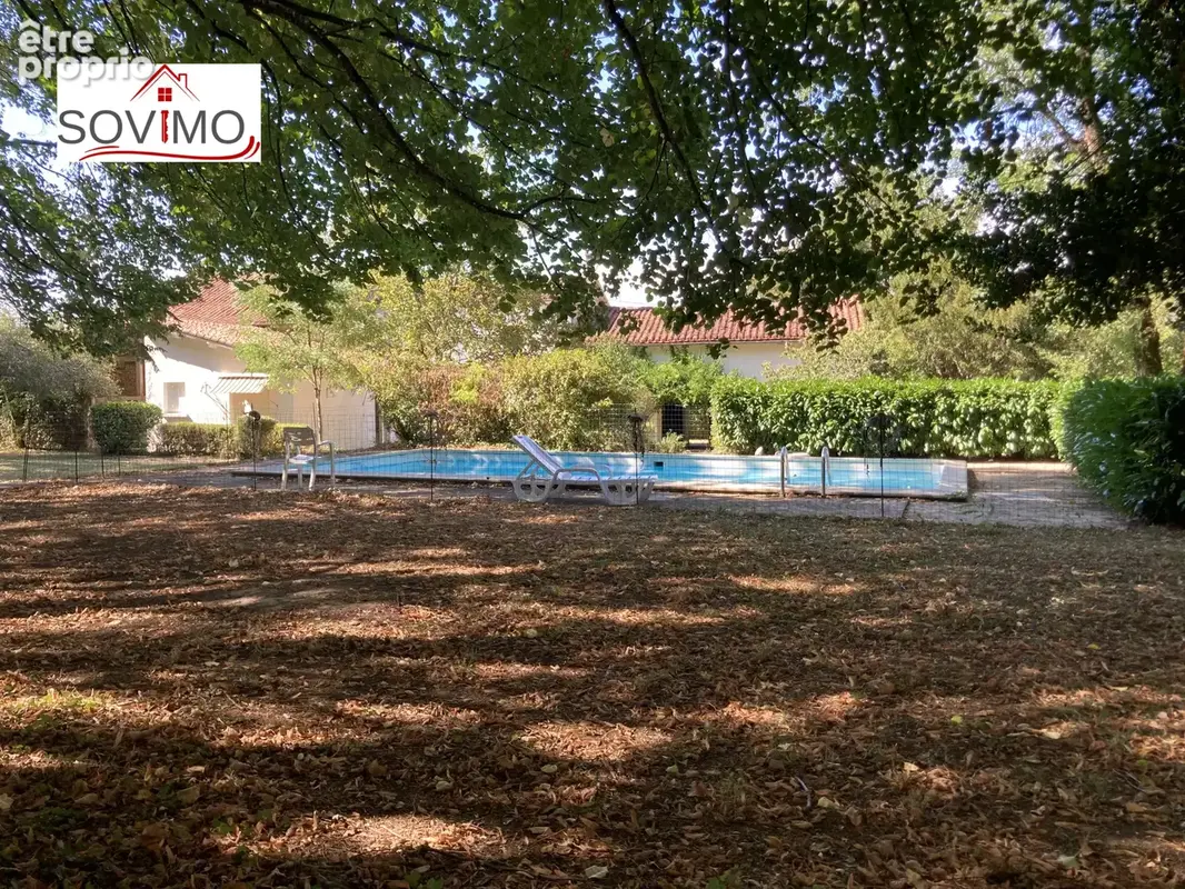 Belle propriété de caractère à restaurer avec parc et piscine sur 6428 m2 - photo 17